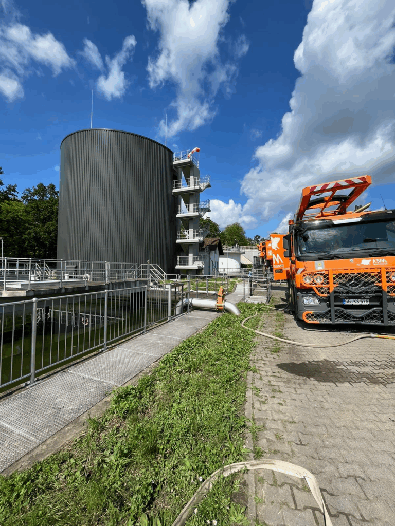 Fahrzeug-neben-Anlage