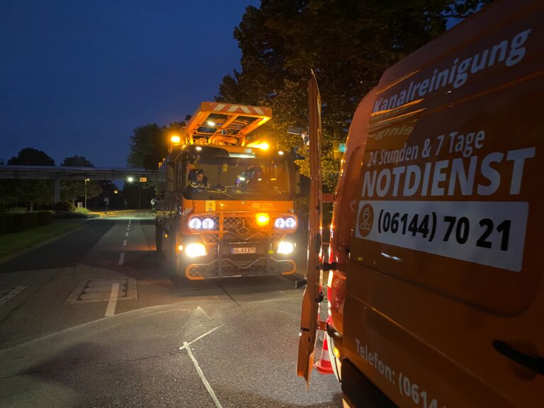 Spueler-und-TV-Anlage-Nacht